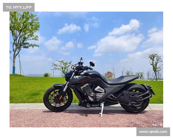 V型四缸巡航大家伙 奔达LFC700真的是燎妹神器? V型四缸巡航大家伙 奔达LFC700真的是燎妹神器?